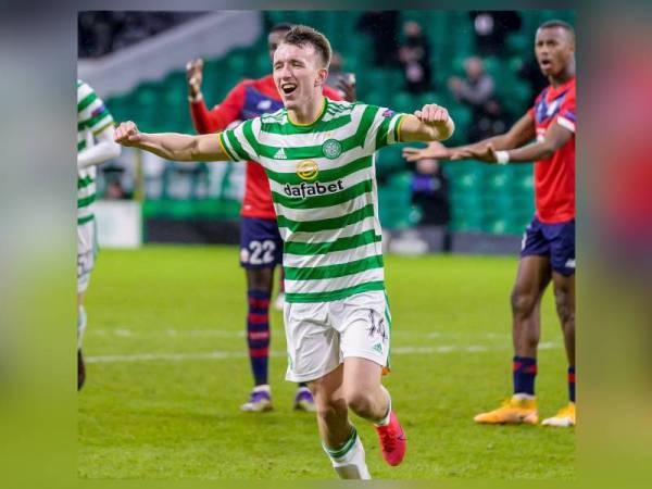 David Turnbull meraikan gol ketiga jaringannya yang juga gol kemenangan Celtic.