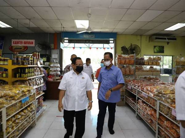 Pelbagai jenis kerepek dihasilkan dan antara yang popular kerepek ubi, kerepek ubi pedas basah dan kering, kerepek pisang salai goreng, kerepek tempe sagu serta kerepek ubi perisa tomato.