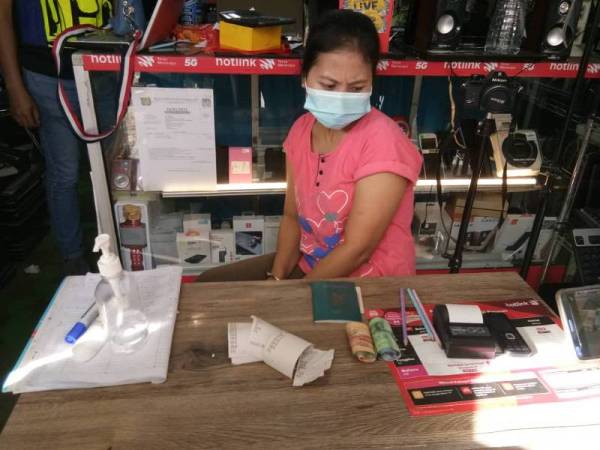 Antara individu yang ditahan dalam serbuan di Subang Perdana hari ini.