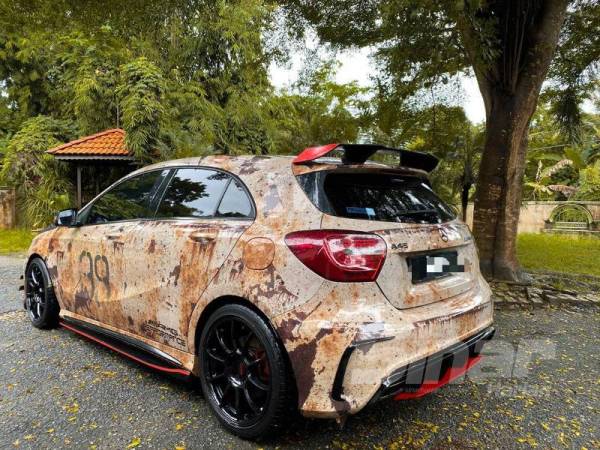 Mercedes Benz model A250 yang kelihatan unik.