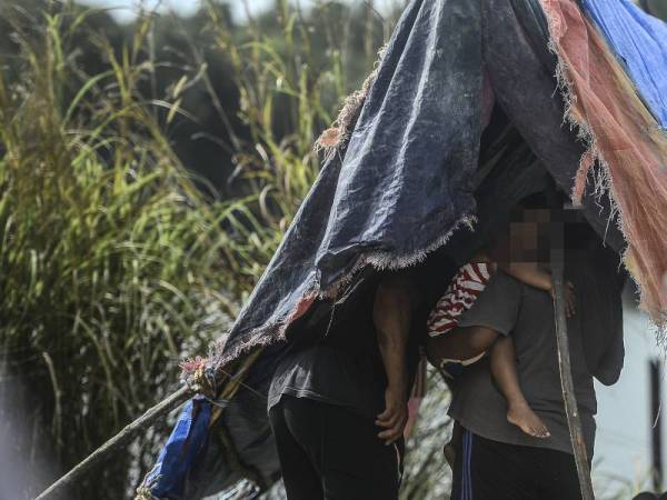 Sekumpulan masyarakat Orang Asli di Kampung Orang Asli Simpang Arang di Iskandar Puteri didapati ‘melarikan diri’ dari kampung mereka sendiri sejak dua hari lepas, gara-gara khuatir dijangkiti Covid-19. - Foto Bernama