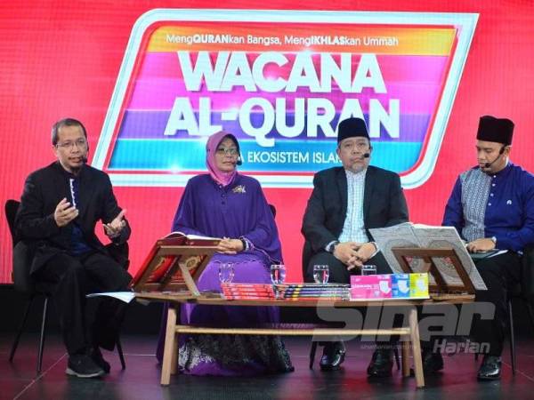 Dari kiri: Fazrul, Robiah, Roslan dan Abdul Khair pada program Wacana al-Quran bertajuk 'Pendakwah dan Perangkap Nafsu' surah Ali Imran ayat 14 dan 15 yang berlangsung di Kumpulan Karangkraf, Shah Alam pada Isnin.