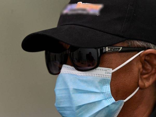 Keldai ketum dan hanya mahu dikenali sebagai Pak Lah, 50, ketika ditemu bual Bernama baru-baru ini. - Foto Bernama