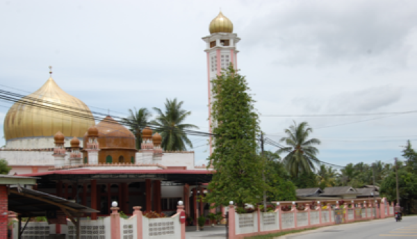 Masjid Kampung Atas Tol di Kuala Terengganu diarah tutup selama tiga hari bagi proses sanitasi berikutan terdapat jemaah yang positif Covid-19.