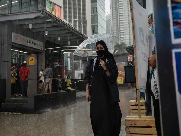 Jabatan Meteorologi Malaysia (MET Malaysia) menerusi laman sesawang menyatakan bahawa fasa Monsun Timur Laut atau musim tengkujuh telah bermula pada 11 November lalu dan dijangka akan berterusan sehingga Mac 2021. - Foto Bernama