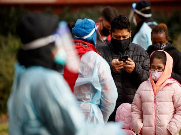 Orang ramai menunggu untuk ujian Covid-19 di tempat ujian di Washington. Foto Xinhua