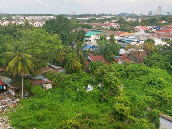 Penduduk telah tinggal di Kampung Manis hampir empat generasi.