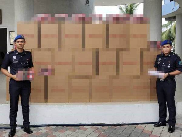 PPM Pelabuhan Klang merampas 1,200 karton rokok dalam serbuan di sebuah gudang di Klang pada Isnin.