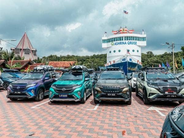 Antara kenderaan Perodua Aruzm milik ahli-ahli kelab yang hadir.