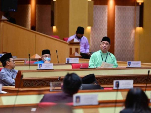 Saarani ketika menggulung Belanjawan Perak 2021 di DUN Perak di Ipoh pada Jumaat.