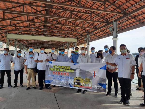 Guan Eng bersama pimpinan DAP Pulau Pinang bersatu hati mempertahankan perkhidmatan feri di Pulau Pinang. 
