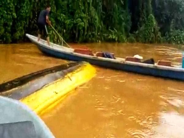 Bot yang ditemui terbalik dalam kejadian tersebut. 