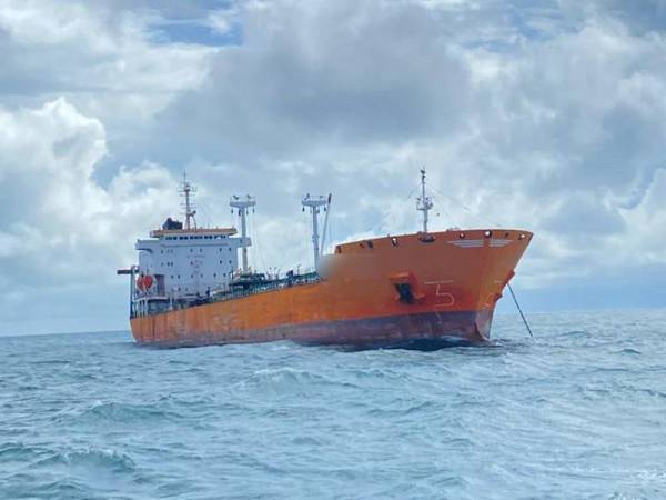 Maritim Malaysia menahan sebuah kapal tangki asing kerana berlabuh tanpa kebenaran pada kedudukan 11.3 batu nautika Tanjung Penawar, Kota Tinggi, pada Ahad. 