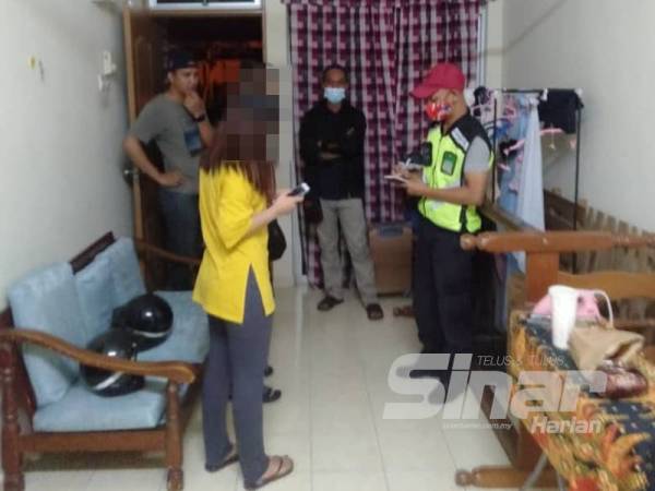 Pasangan kekasih memberi alasan mahu berehat sebentar ketika dicekup penguatkuasa di Kulim Utama, Hi-Tech Park kira-kira jam 3.20 pagi Selasa.