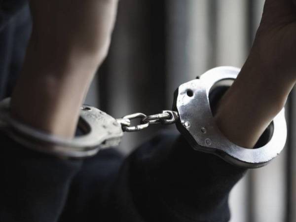 Dua wanita warga asing ditahan kerana disyaki mengedar dadah di sebuah kondominium . - Foto 123RF