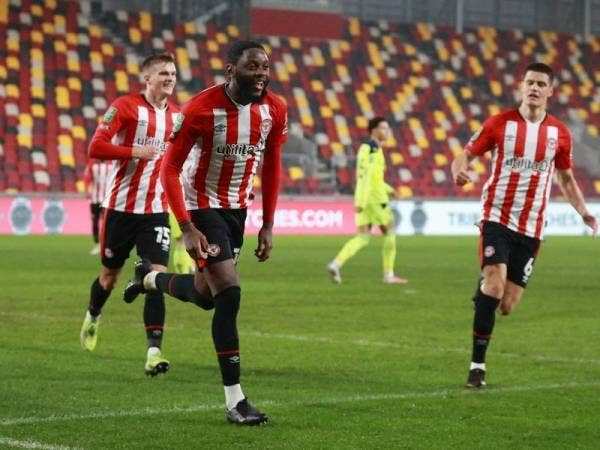 Penyerang Brentford, Josh Da Silva (kiri), meraikan gol tuggal perlawanan