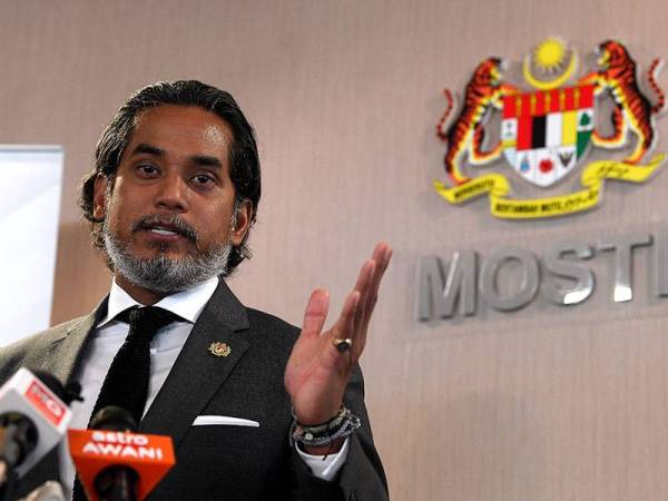 Menteri Sains, Teknologi dan Inovasi, Jamaluddin Abu Bakar ketika sidang media mengenai Perkembangan Perolehan Vaksin Covid-19 Negara di kementeriannya hari ini. - Foto Bernama