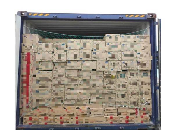 Antara kotak yang dirampas oleh Maqis di Pelabuhan Klang pada Ahad.