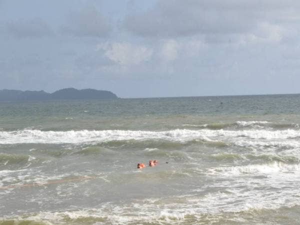 Pencarian difokuskan di kawasan pesisir pantai merangkumi jarak tiga kilometer dari lokasi mangsa dilaporkan lemas.