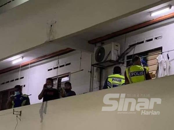 Suspek berusia 42 tahun tersebut dipercayai berang selepas isterinya tidak menyediakan makanan mencukupi.