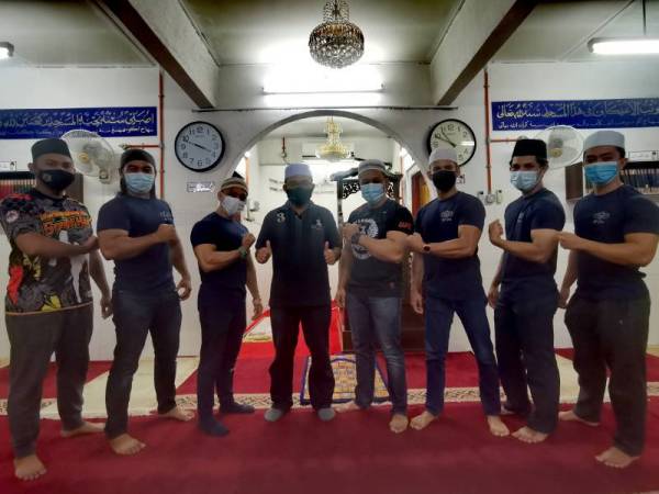 Masjid Arraudah Taman Rasa Sayang, Seremban melantik AJK tambahan masjid terdiri daripada kluster sado.