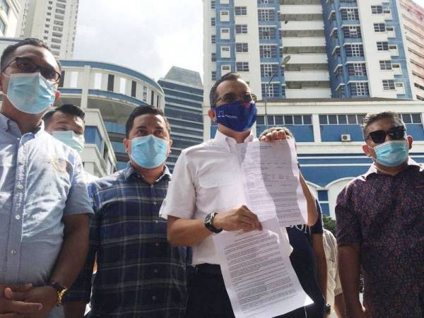 Asyraf Wajdi ketika ditemui pemberita selepas selesai membuat laporan polis di Ibu Pejabat Polis Daerah (IPD) Dang Wangi, Kuala Lumpur pada Isnin.