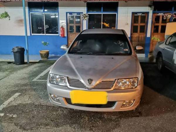 Kenderaan yang dirampas dari Geng Benut Kecik menerusi serbuan di sekitar Simpang Renggam dan Pontian pada Selasa.