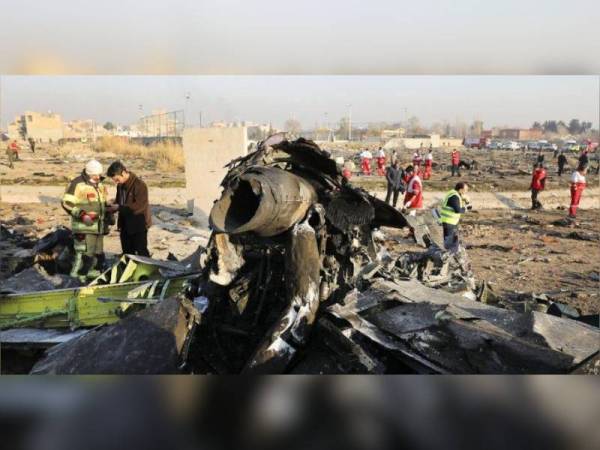 Pesawat Ukrainian International Airlines PS752 terhempas sejurus berlepas dari Lapangan Terbang Antarabangsa Imam Khomeini Tehran pada 8 Januari.- Foto agensi