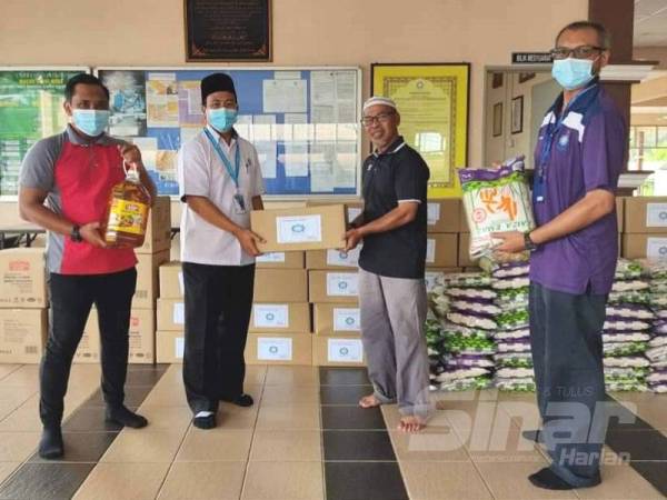 MAIS agih fidyah sebanyak RM81,700 kepada 817 penerima di beberapa daerah dan kawasan di negeri Selangor.