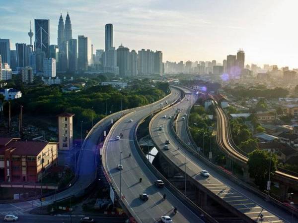 RMK12 bakal memberi tumpuan kepada pemacu baharu ekonomi negara seperti ekonomi digital dan ekonomi hijau. - Foto 123RF