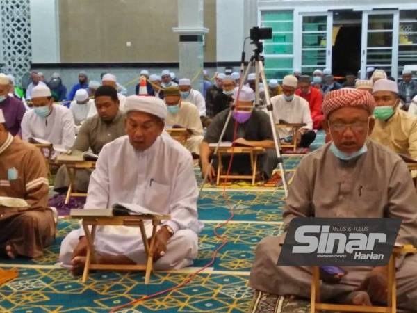 Masjid Mukim Padang Pak Amat, Pasir Puteh menghiasi sambutan tahun baharu 2021 dengan menganjurkan majlis khatam al-Quran.