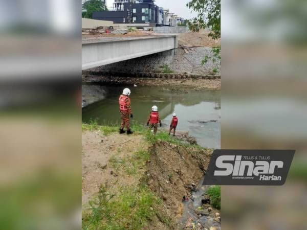 Operasi mencari dan menyelamat oleh JBPM di lokasi kejadian hari ini.