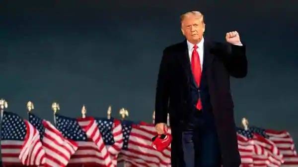 Trump tidak bercakap kepada pemberita sepanjang percutiannya di Mar-a-Lago. - Foto AFP