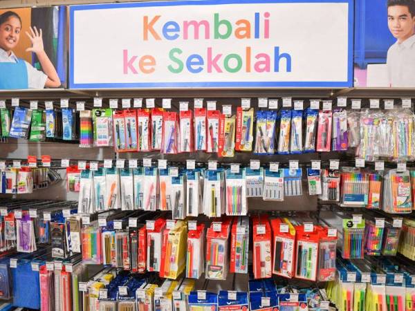 Barangan dan peralatan adalah antara yang dijadikan sumbangan untuk melengkapkan pogram kembali ke sekolah.