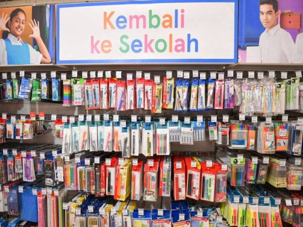 Barangan dan peralatan antara yang dijadikan sumbangan untuk melengkapkan pogram kembali ke sekolah.