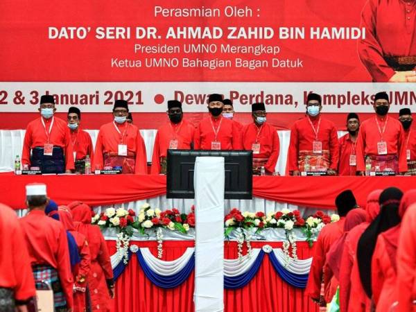 Mesyuarat Perwakilan UMNO Bahagian dan Sayap UMNO Bahagian Bagan Datuk 2020 di Kompleks Umno Bagan Datuk hari ini. - Foto Bernama