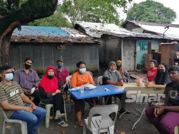 Sebahagian penduduk yang buntu dengan nasib mereka selepas diberikan lanjutan tempoh seminggu untuk berpindah.