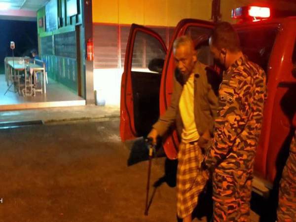 Sebahagian mangsa banjir dipindahkan ke PPS SK Air Tawar dan PPS SK Labong, di Mersing pada Selasa.