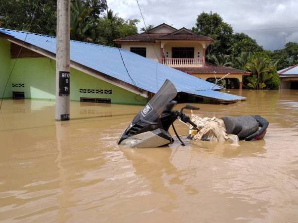 Keadaan banjir yang berlaku di Kampung Batu Kapor, Mentakab.