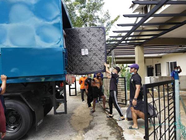 Majlis Perbandaran Kuantan (MPK) menghulurkan bantuan logistik bagi membantu penduduk terjejas berpindah.