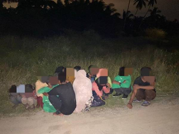 Antara PATI yang ditahan sepasukan anggota PGA di persisiran Sungai Kapar, Klang pada Rabu.