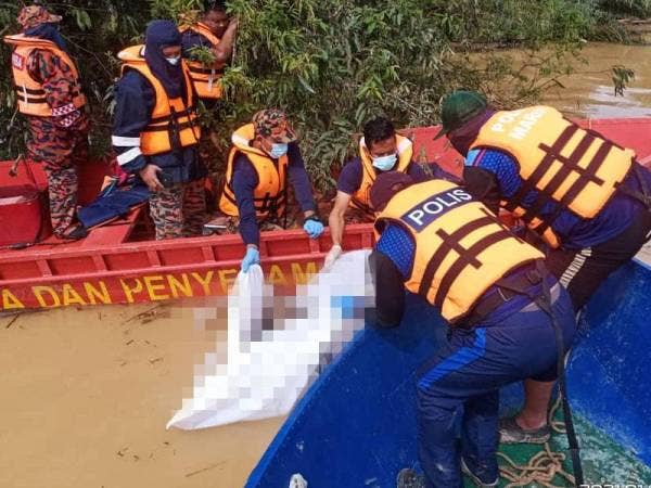 Mayat pelajar dikenali sebagai Nur Zakirah Ahmad Hussin dari Kampung Betong, Kuala Lipis ditemui terapung oleh penduduk kampung kira-kira jam 11 kilometer (km) dari tempat kejadian.