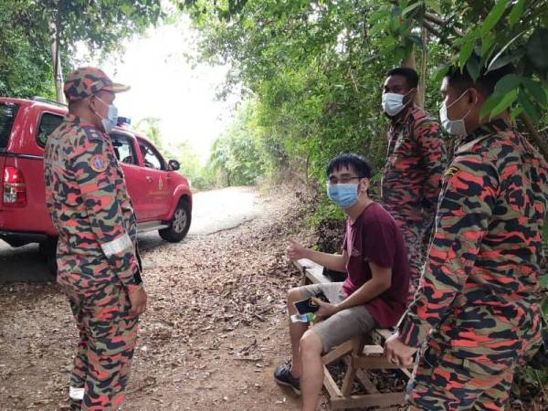 Lelaki berusia 39 tahun yang sesat ketika mendaki Hutan Rekreasi Bukit Beruang, Melaka ditemukan sepasukan bomba pada Jumaat.