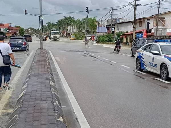 Polis sentiasa melakukan rondaan berkala di lokasi-lokasi tumpuan orang ramai bagi memastikan SOP dipatuhi.