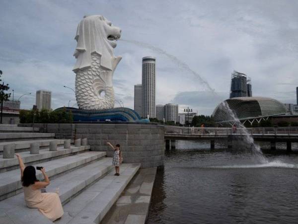 Pada tengah hari Sabtu, negara itu melaporkan sejumlah 29 kes baharu, kesemuanya kes import dan tiada yang melibatkan komuniti dan asrama pekerja, menjadikan keseluruhan kes berjumlah 58,865 kes. - Foto EPA