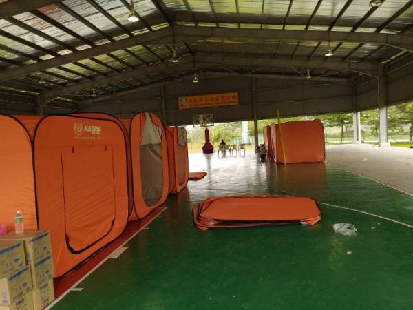 Pusat pemindahan sementara di SJKC Mawai di Kota Tinggi.