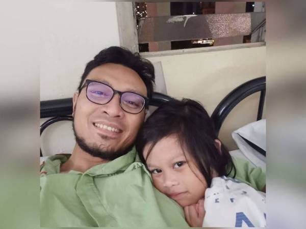 Saffiyah dan bapanya setelah dipertemukan di HKL.