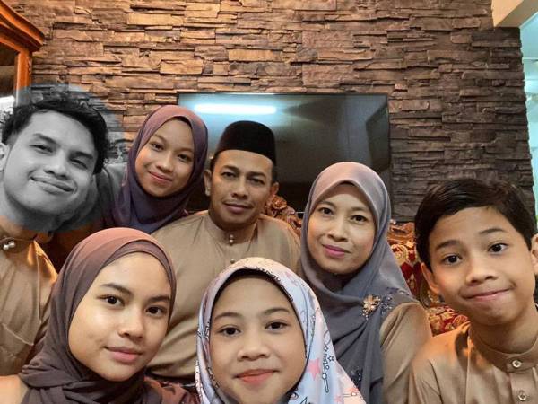 Arwah Ikmal Hakimi (kiri sekali) bersama-sama keluarganya merakam kenangan semasa Hari Raya Aidilfitri lalu.