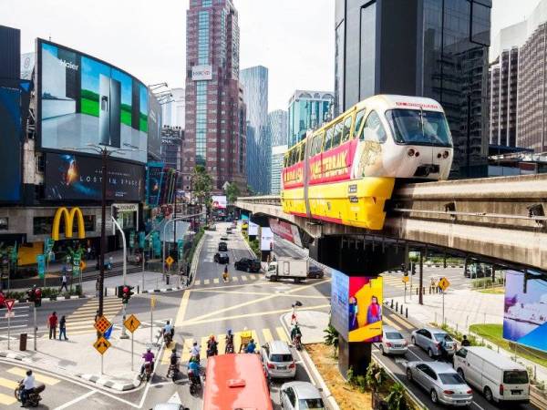 Pelaksanaan PKP di enam negeri untuk tempoh 14 hari bermula esok, dijangka tidak memberi impak ekonomi yang begitu ketara berbanding pelaksanaan empat fasa PKP pada Mac tahun lepas. Foto 123RF