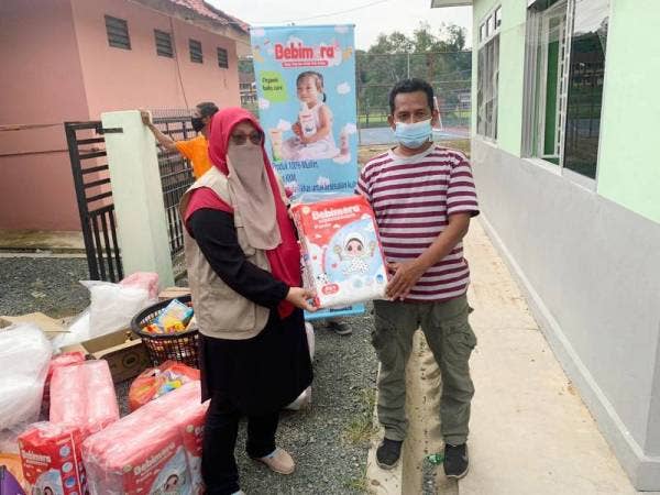 Antara barangan yang disumbangkan oleh warga syarikat dan pengguna Bebimora untuk mangsa banjir